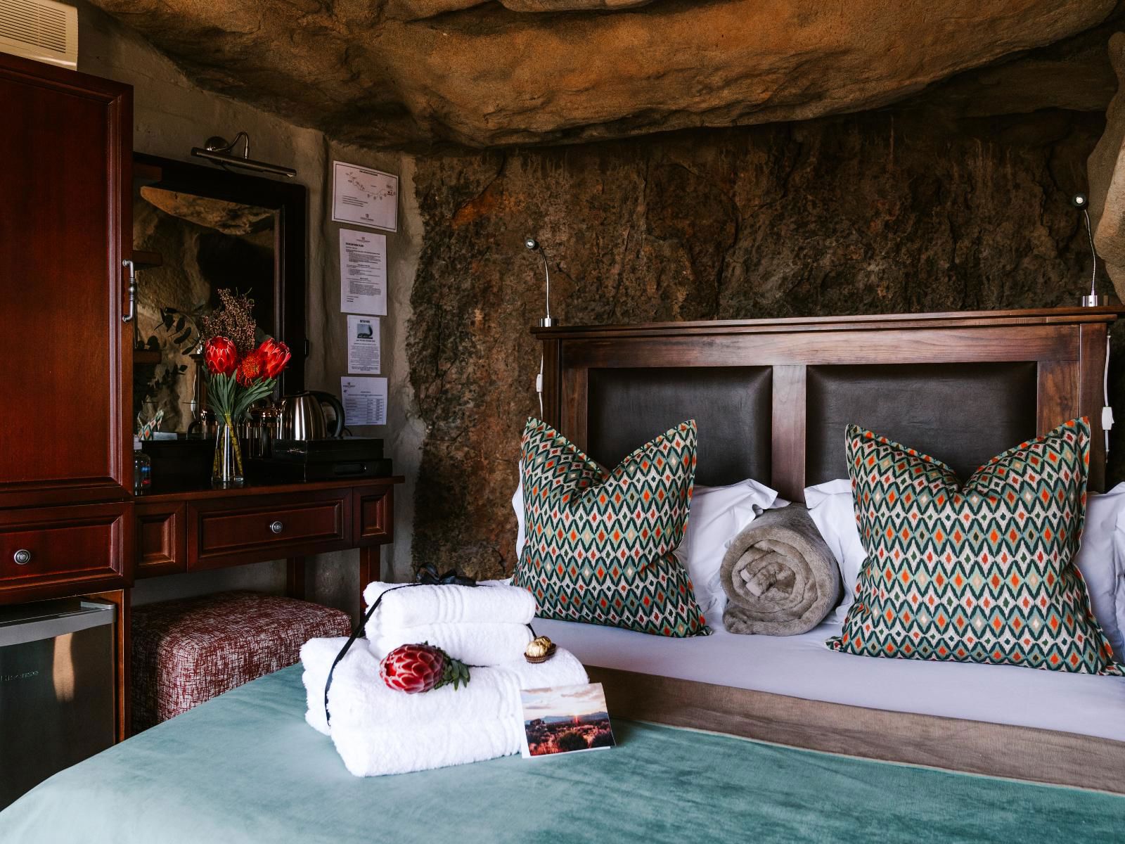 Premium Cave Suite 4