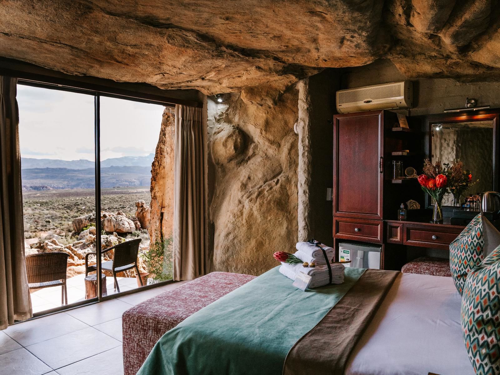 Premium Cave Suite 3