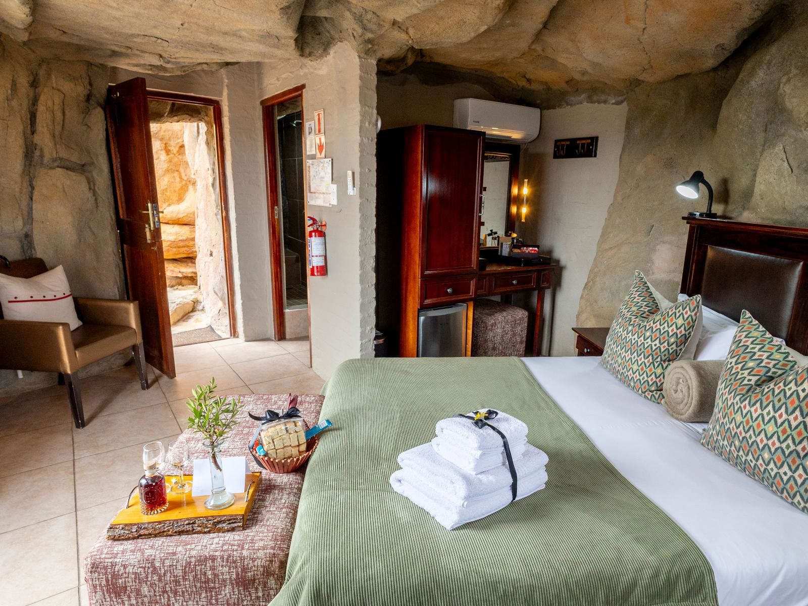 Cave Suite 4 2
