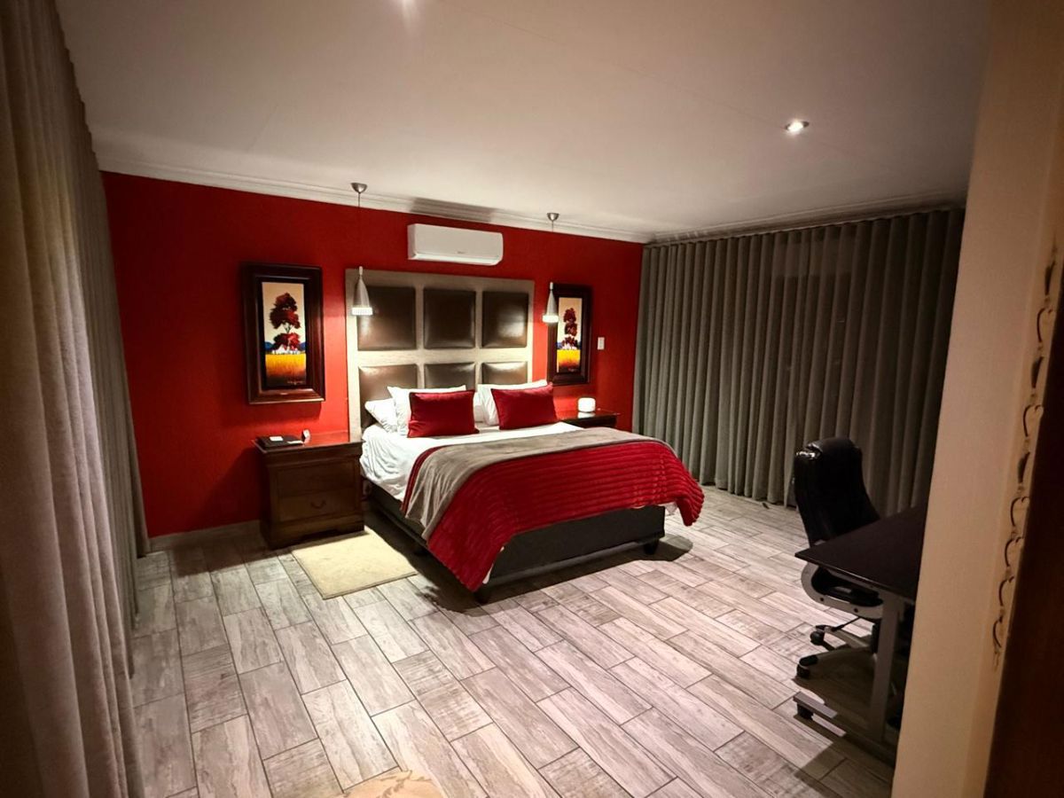 Luxury Queen Room