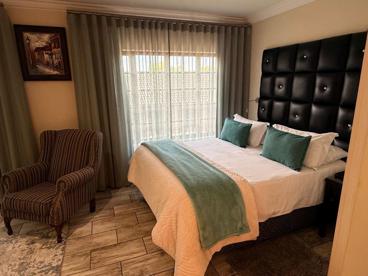 Luxury Queen Room 5