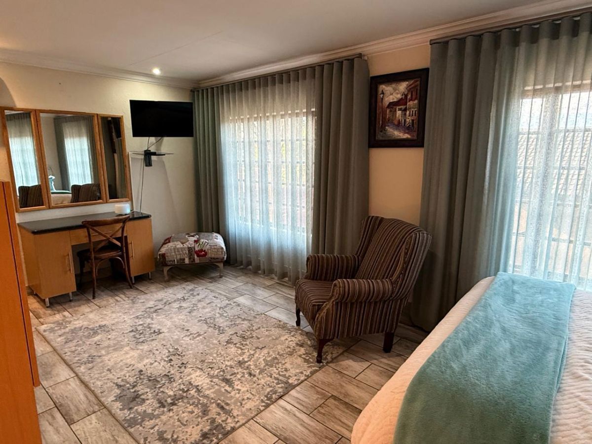 Luxury Queen Room 4