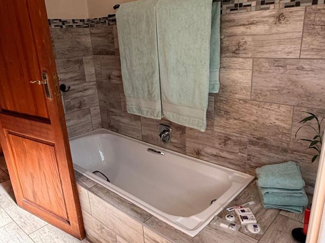Luxury Queen Room 2
