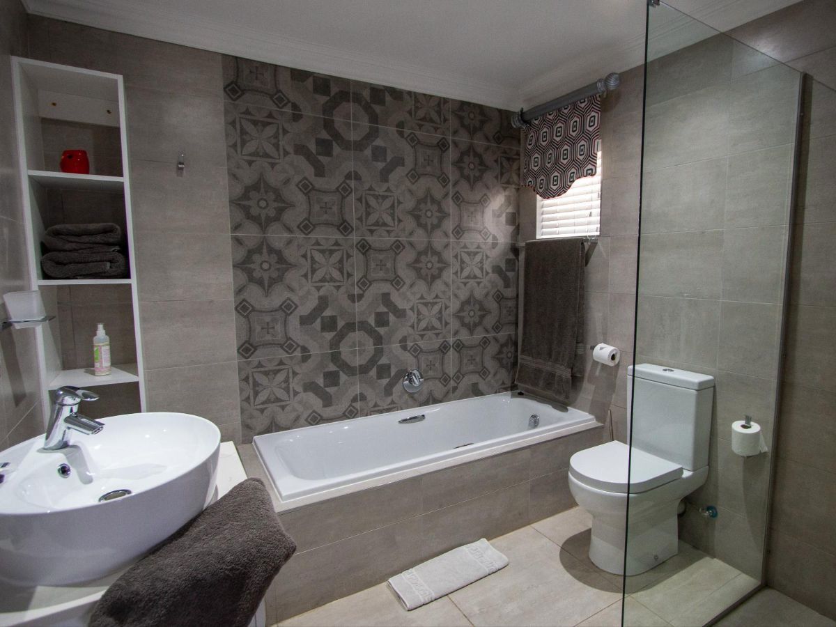Luxury Queen Suite 2