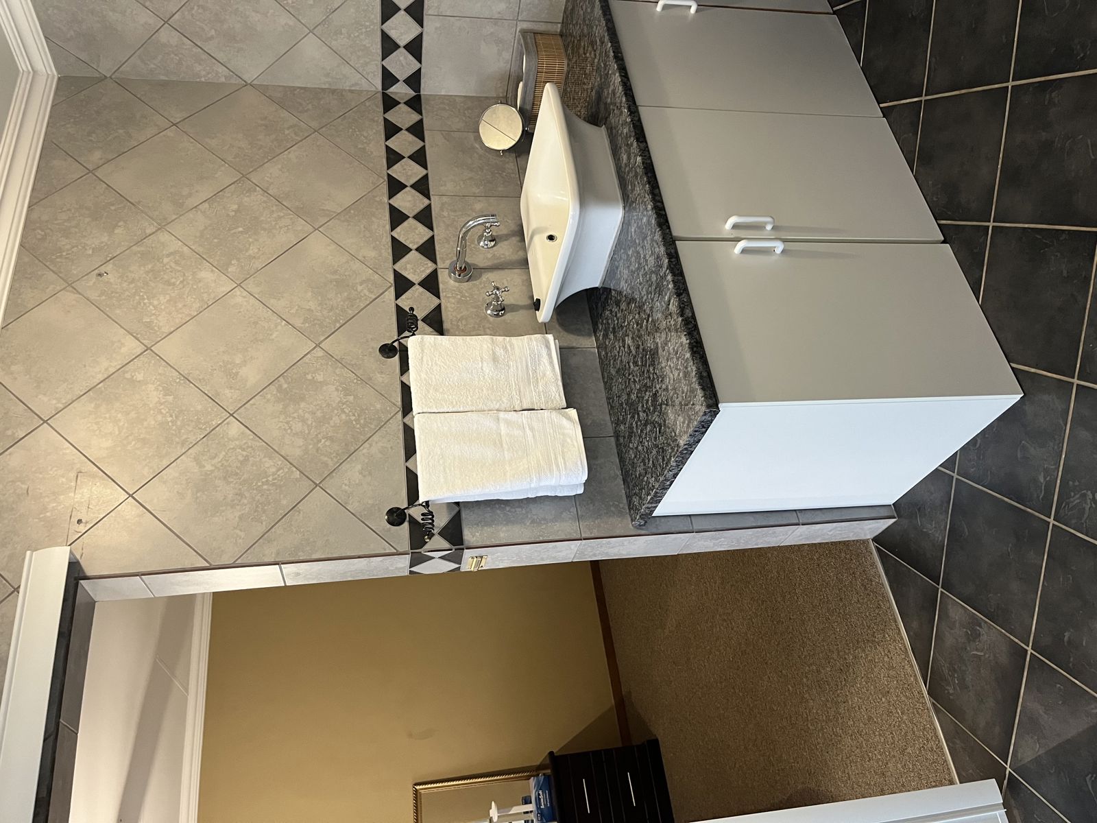 Double Room with an interleading bathroom 3